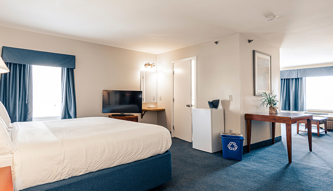 Deluxe Oceanfront Suite