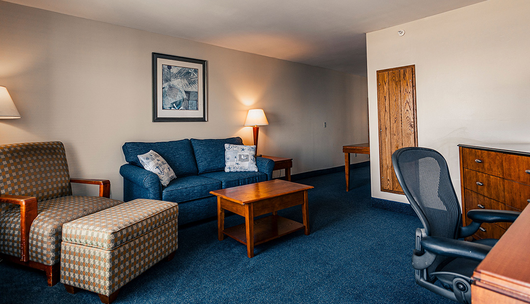 Deluxe Oceanfront Suite